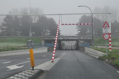 Waarschuwingsbalk bij berucht Waalwijks viaduct los gereden