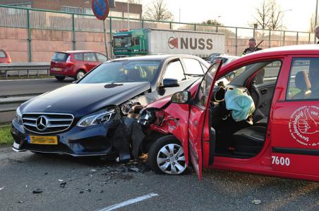 Drie auto&#039;s betrokken bij ongeluk in Waalwijk