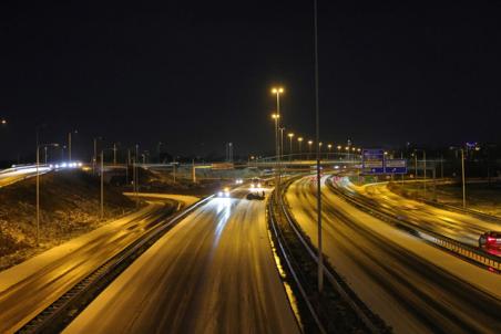 A59 Waalwijk richting Den Bosch afgesloten na ongevallen door extreme gladheid