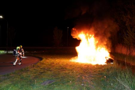 Exclusieve Audi RS6 volledig uitgebrand na crash op Prof. Asserweg