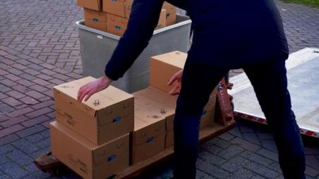 Gestolen babyvoeding ter waarde van 70.000 euro gevonden in Waalwijk, man en vrouw opgepakt