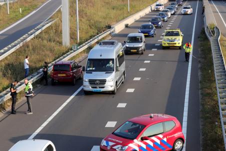 Twee auto’s botsen op de Midden-Brabantweg Waalwijk