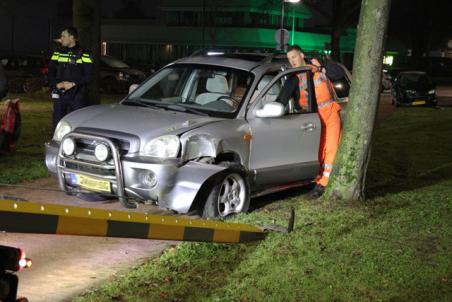 Veel schade bij aanrijding aan de Altenaweg Waalwijk