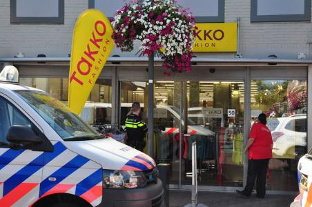 Man met Duits accent overvalt kledingwinkel Takko Fashion in Waalwijk