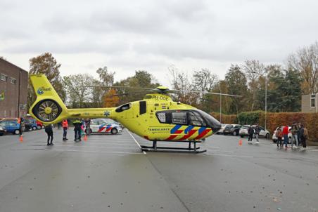 Traumahelikopter landt op terrein van de Plus Waalwijk