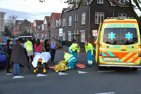 Vrouw ernstig gewond na aanrijding met auto aan de Burgemeester van der Klokkenlaan Waalwijk