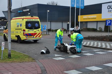 Vrouw gewond door aanrijding in Tuinstraat Waalwijk