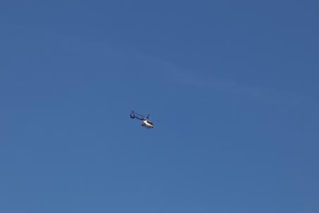 Politiehelikopter vliegt geruime tijd boven Laageinde Waalwijk
