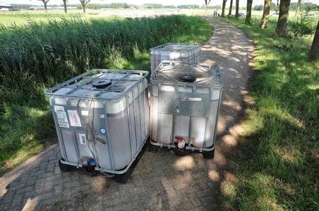 UPDATE: 1000 liter vaten gevonden aan de Oude Maasweg Waalwijk