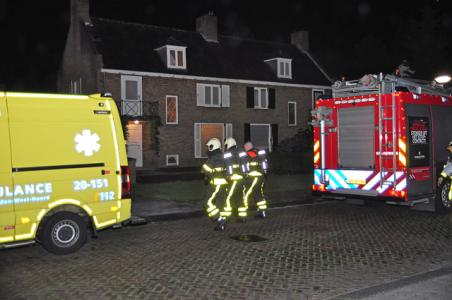 Brandweer doet onderzoek in woning aan de Burgemeester van Grotenhuisstraat Waalwijk
