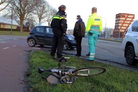 Wielrenner komt in botsing met auto aan de Altenaweg Waalwijk