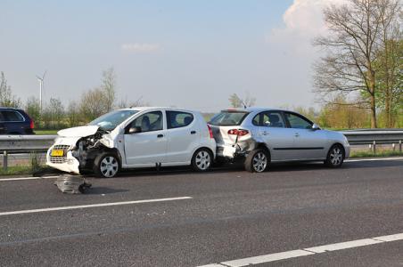 Tollende auto&#039;s na ongeluk op A59 (Maasroute) Waalwijk