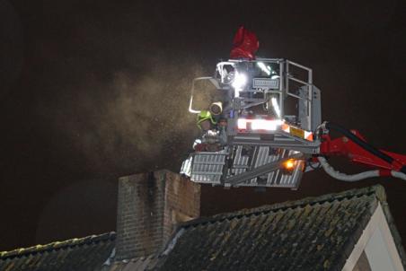 Brandweer rukt uit voor schoorsteenbrand aan de Nieuwe Zeine Waalwijk