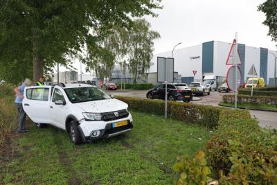 Drie auto's betrokken bij aanrijding Taxandriaweg: Bestuurder eindigt in de bosjes