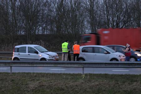 Drie auto’s botsen op elkaar op de Midden-Brabantweg Waalwijk