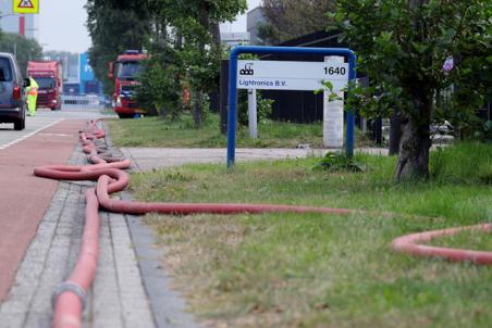 Nabluswerkzaamheden na grote brand bij Lightronics Waalwijk