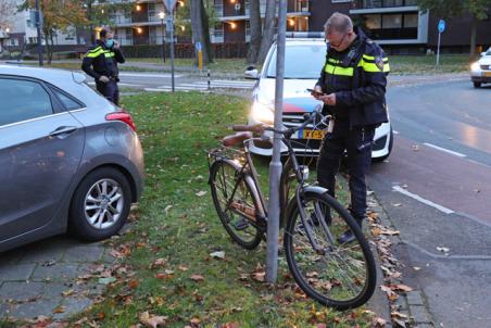 Meisje van fiets gereden op rotonde aan de Groenewoudlaan Waalwijk