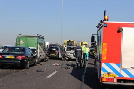 A59 bij Waalwijk afgesloten na groot ongeluk