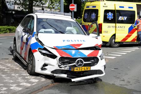 Politieauto betrokken bij ongeval aan de Burg. van der Klokkenlaan Waalwijk