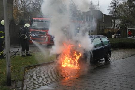 Autobrand aan de Joan Blaeulaan Waalwijk