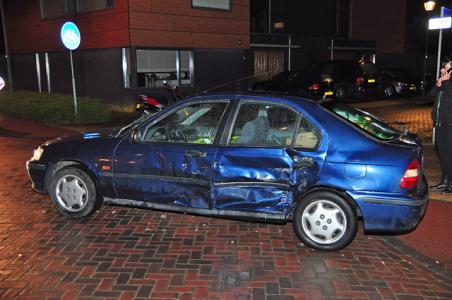 Auto’s botsen op kruising aan de Villa Dotterbloem Waalwijk