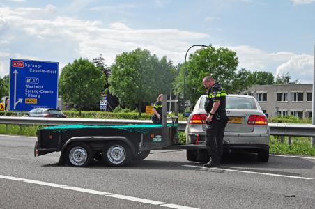 Geschaarde aanhanger op A59 (Maasroute) Waalwijk