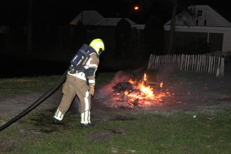 Brandweer rukt uit voor een buitenbrand aan de Orteliuslaan Waalwijk