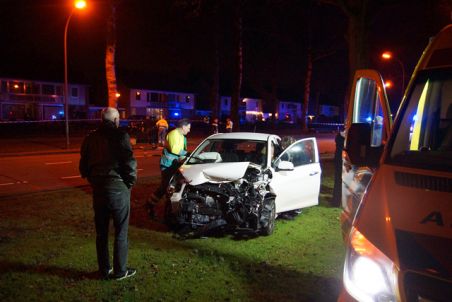 Auto’s botsen frontaal aan de Blyde Incomstelaan Waalwijk