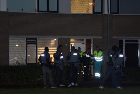 Arrestatieteam doet inval in woning Waalwijk, man (38) aangehouden