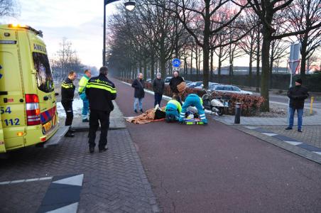 Scooterrijder gewond na aanrijding met fietsster in Waalwijk