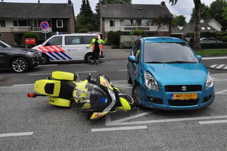 Motorrijder Rijkswaterstaat botst tijdens rijles frontaal op auto in Waalwijk