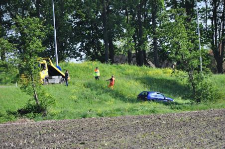 Bestuurder verliest de macht over het stuur bij de oprit A59 Waalwijk