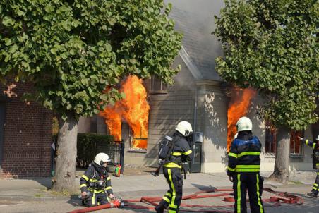 Grote brand in huis aan de Grotestraat Waalwijk