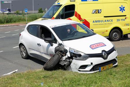Opnieuw raak op berucht kruispunt Weteringweg: Twee auto's botsen op elkaar