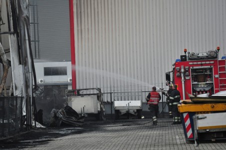 Foto-Update: Vuur laaide weer even op aan de Spuiweg Waalwijk