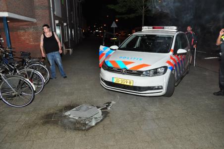 Asbak in brand bij ingang flat in Waalwijk
