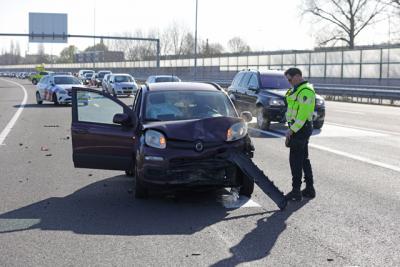 Dagje Efteling eindigt in ravage op A59: Drie auto's betrokken bij kettingbotsing