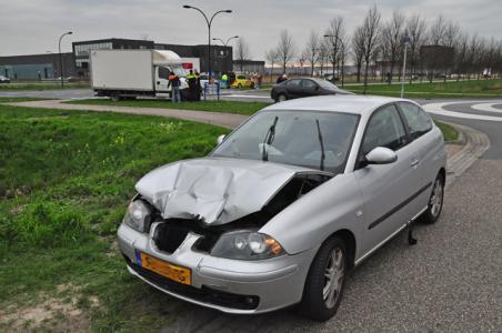 Drie auto&#039;s botsen op elkaar in Waalwijk