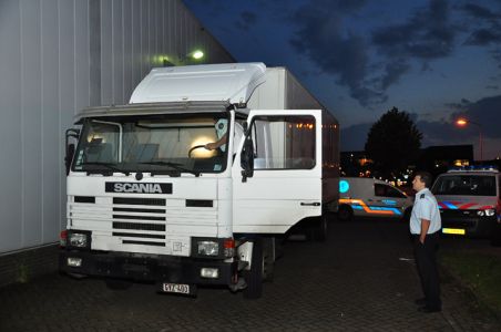 Gestolen vrachtwagen uit België terug gevonden aan de Schutweg Waalwijk