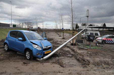 Vrouw vliegt uit de bocht bij Waalwijk-Oost Waalwijk