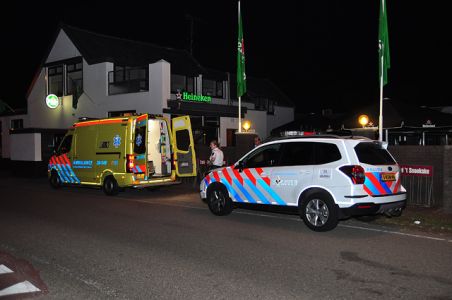 Man wordt onwel bij Café ’t Snoekske aan de Valkenvoortweg Waalwijk