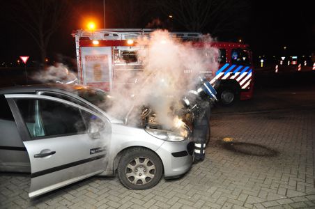 Autobrand aan de Van Andelstraat Waalwijk