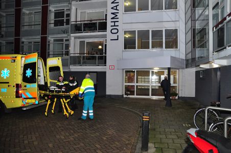 Politie en ambulance rukken uit naar woning aan de Prof. De Savornin Lohmanpark Waalwijk