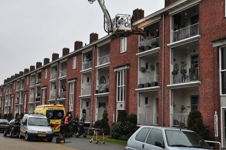 Brandweer rukt uit voor assistentie ambulance aan het Hertog Janpark Waalwijk