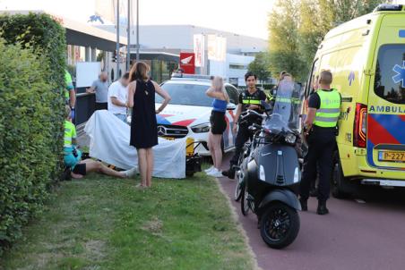 Jongen op snorscooter komt ten val tegen fietser aan de Tuinstraat Waalwijk