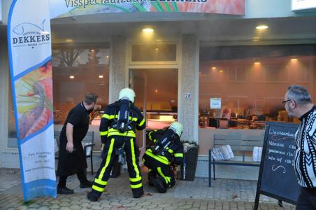 Flinke schade bij viswinkel Dekkers in Waalwijk na brand in bakoven