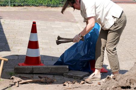 Mogelijk eeuwenoude menselijke resten gevonden in Waalwijk