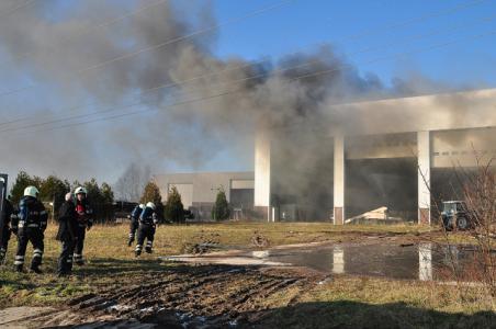 Groot jacht in brand aan de Duikerweg Waalwijk