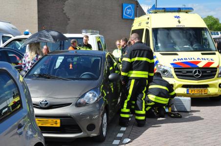 Moeder sluit per ongeluk eigen kind op in auto in Waalwijk