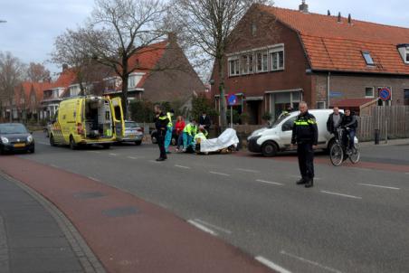 Vrouw aangereden op fiets aan de Burg. Smeelelaan Waalwijk